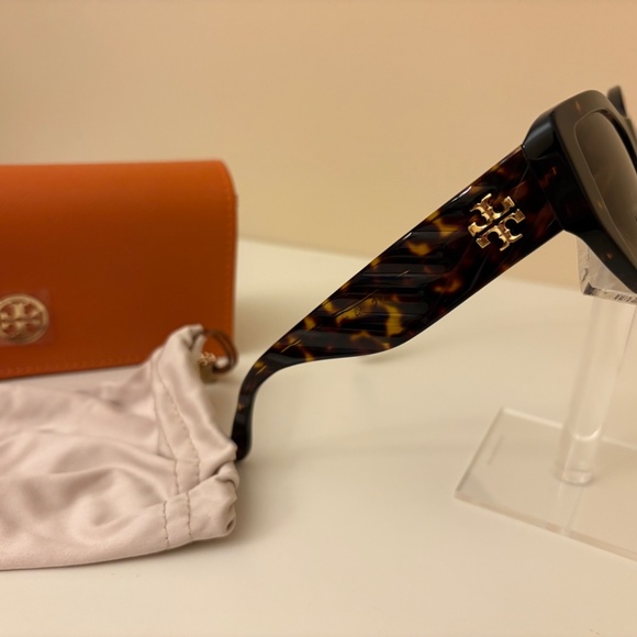Tory Burch Sunglasses - Picture 5 of 7